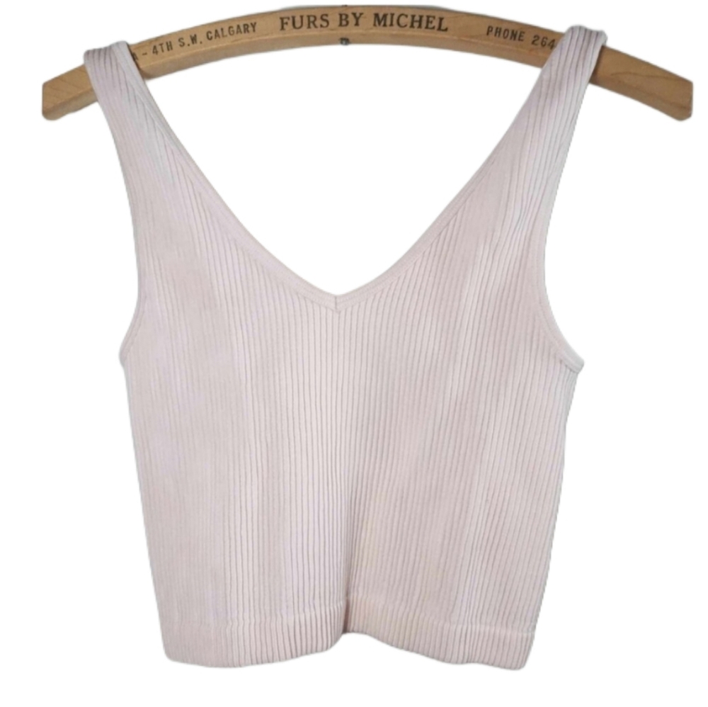 Light pink Rose and Vine Stretchy ribbed‎ Vneck crop top flattering